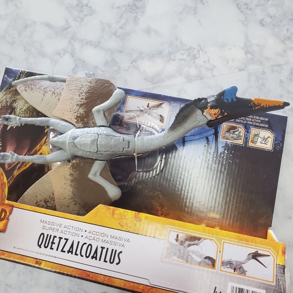 Jurassic World Massive Action Quetzalcoatlus Action Figure - Picture 4 of 9